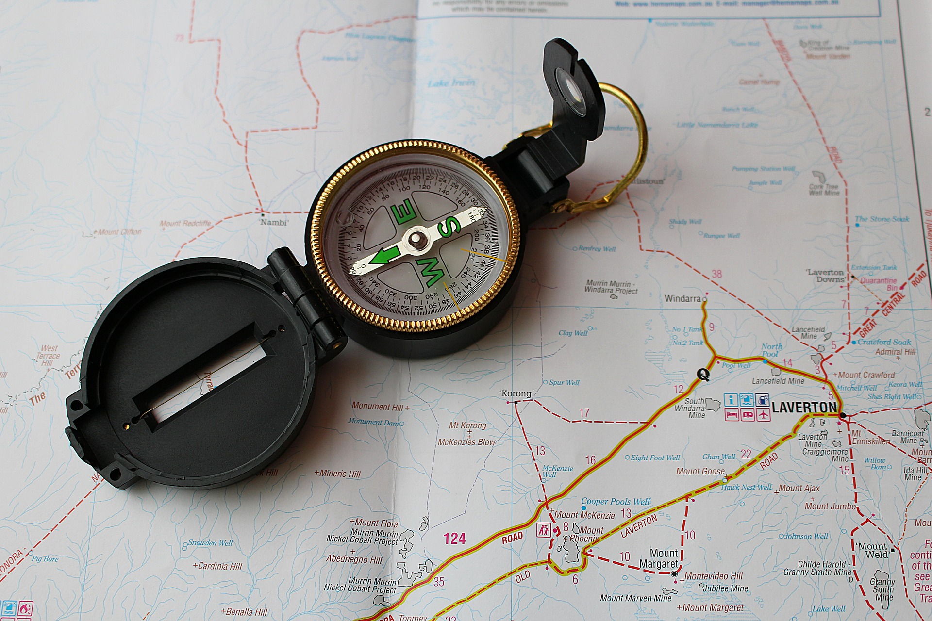 compass-626077_1920